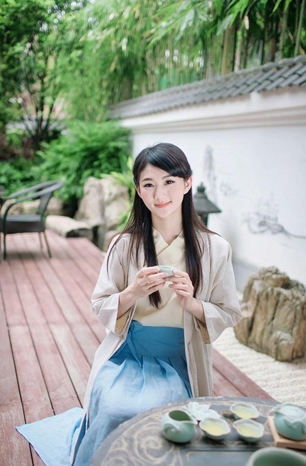 汉服美女品茶赏花唯美古风摄影