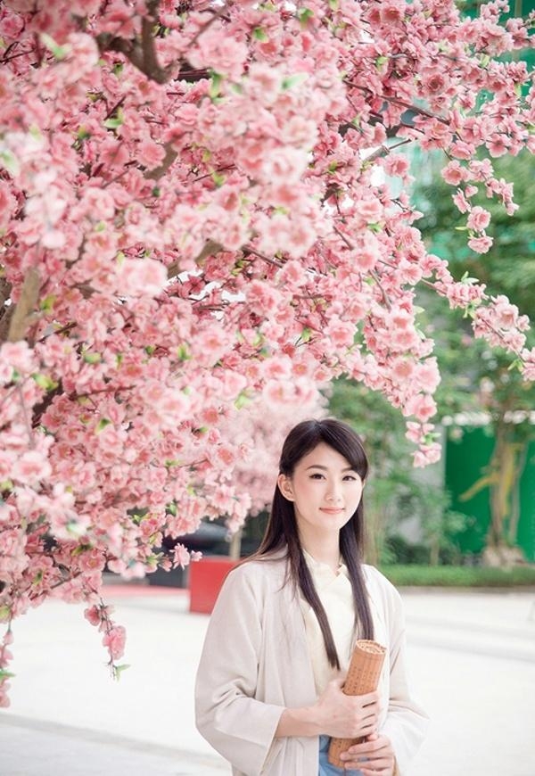 汉服美女品茶赏花唯美古风摄影