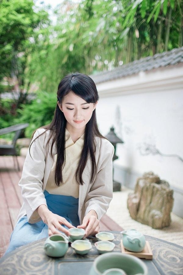 汉服美女品茶赏花唯美古风摄影