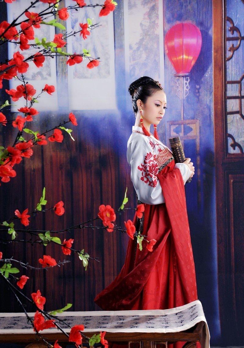 汉服美女红妆素裹美艳动人写真