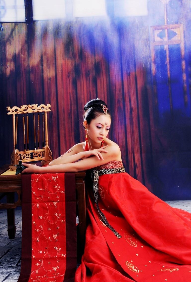 汉服美女红妆素裹美艳动人写真