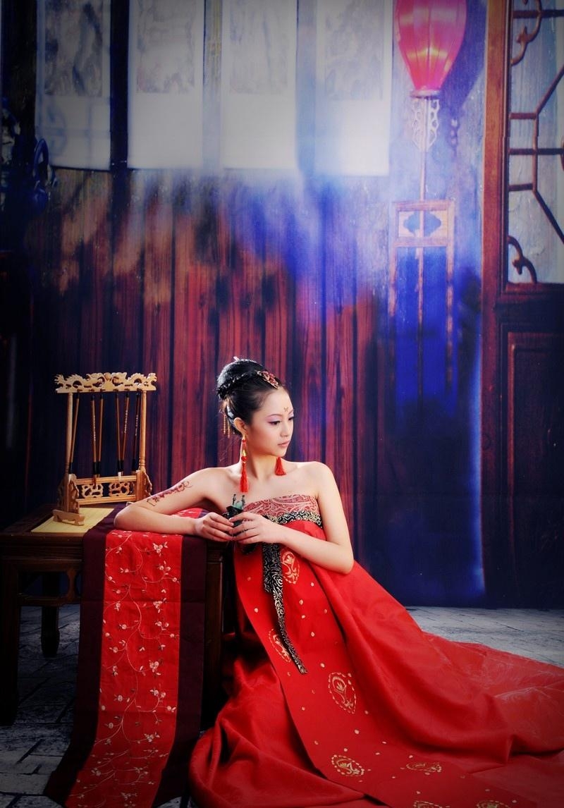 汉服美女红妆素裹美艳动人写真
