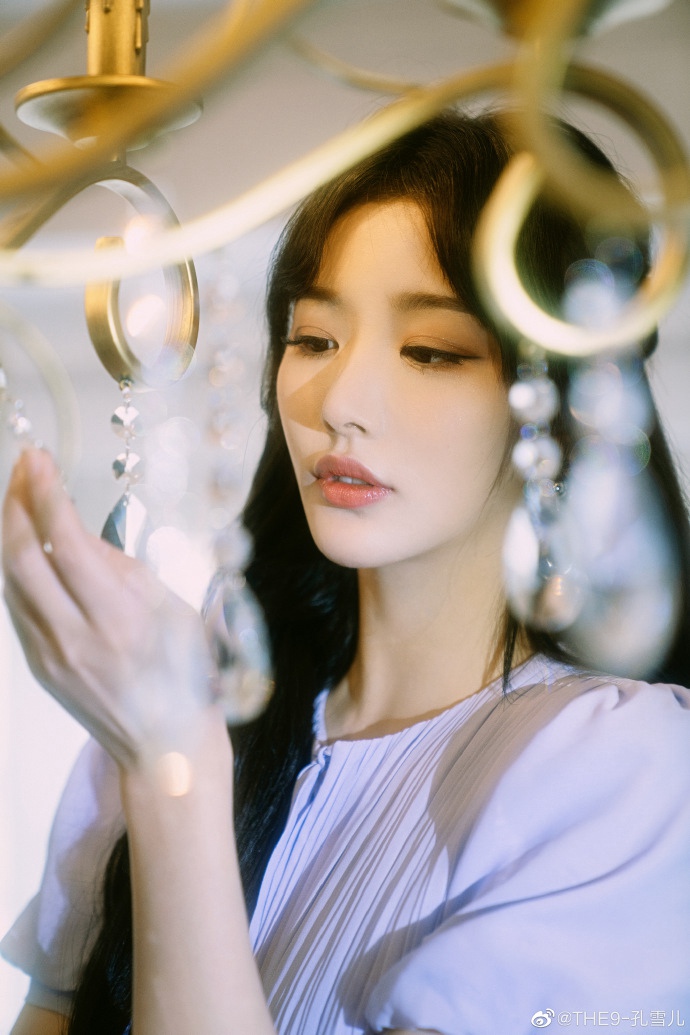 孔雪儿紫色长裙唯美梦幻写真美照
