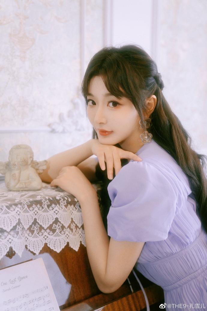 孔雪儿紫色长裙唯美梦幻写真美照