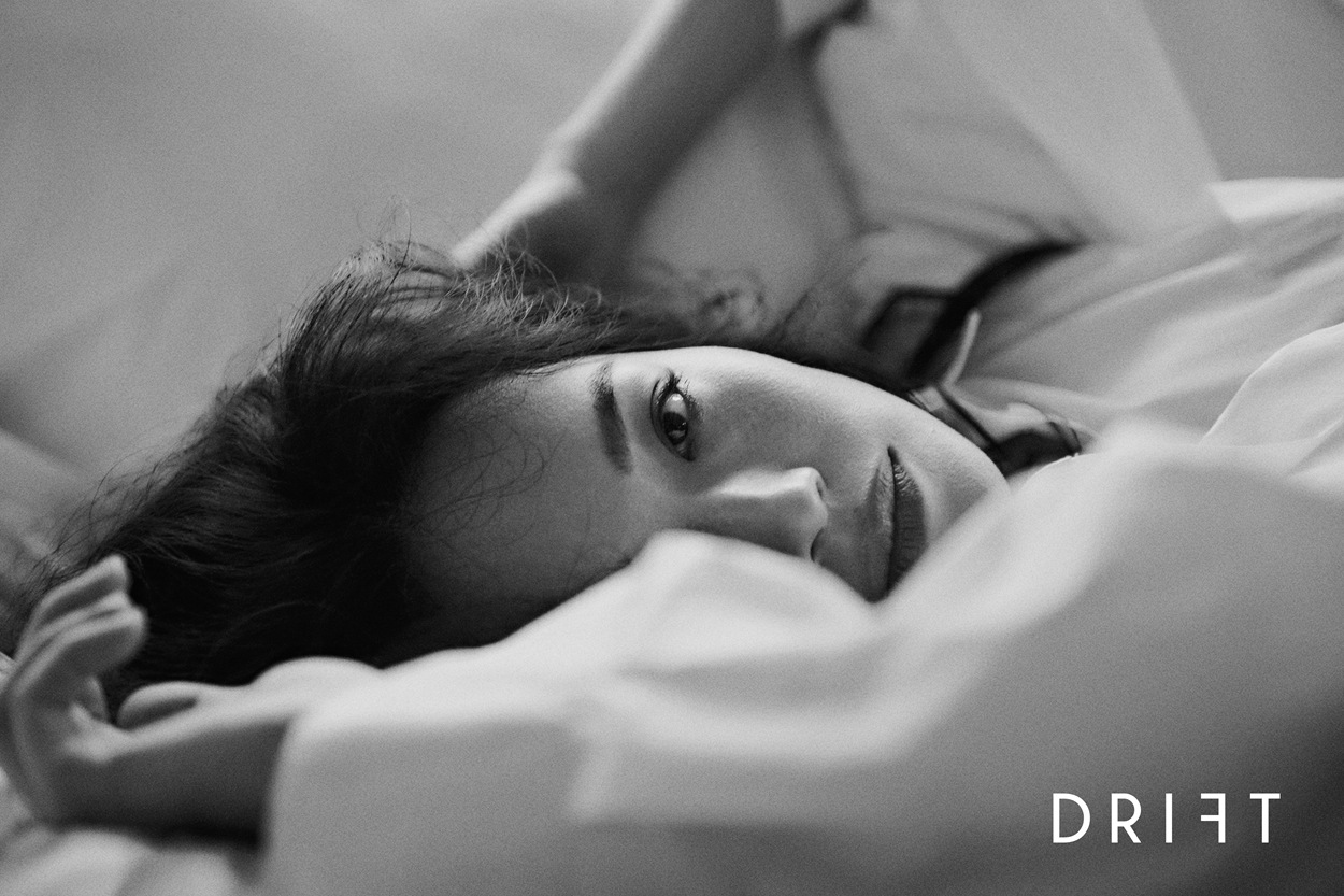 舒淇《DRIFT》夏季新刊毫不费力镜头感杂志大片