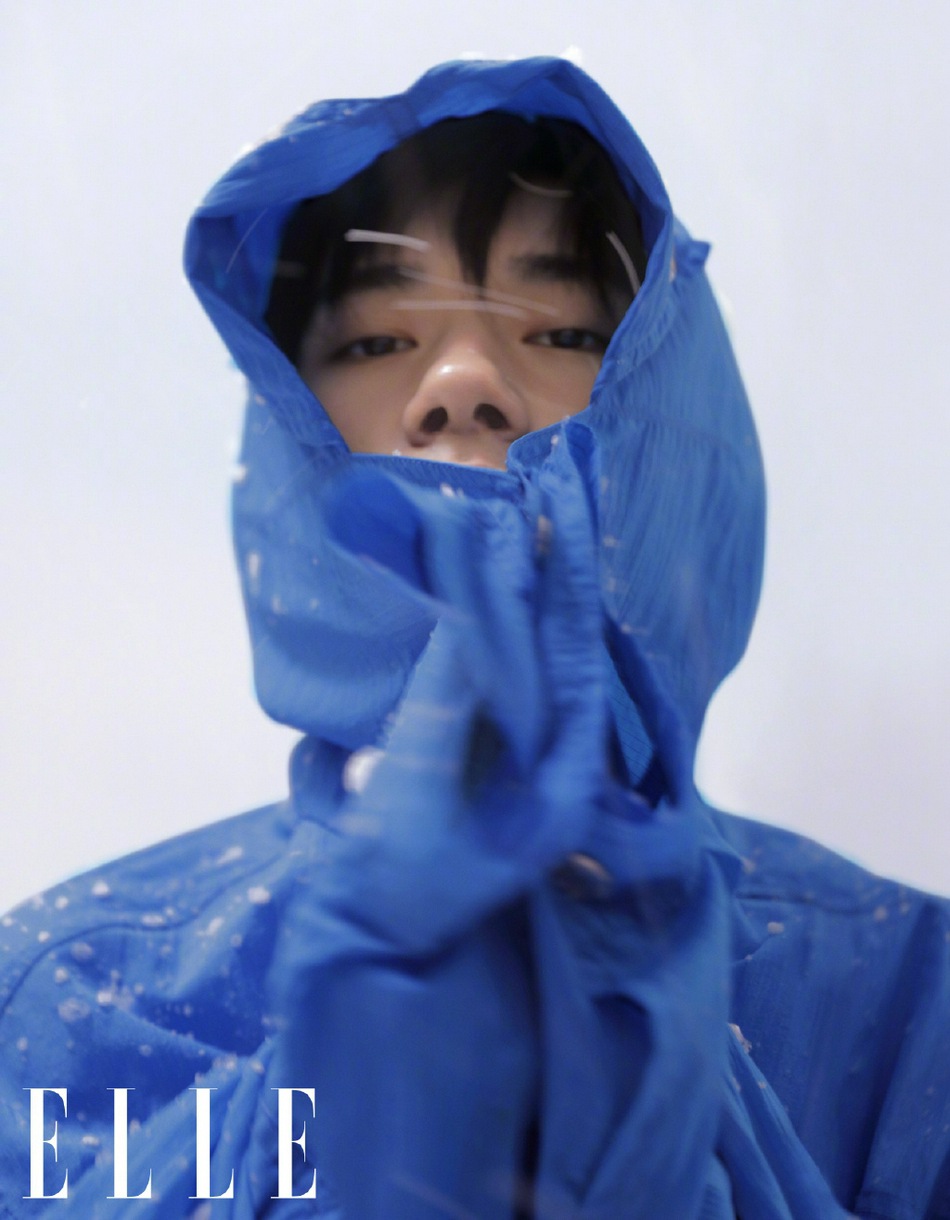 易烊千玺独特造型个性十足写真
