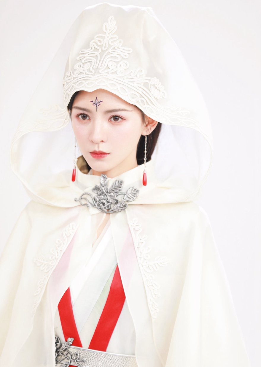 张予曦《千秋令》冷感白袍凤离雪造型图片