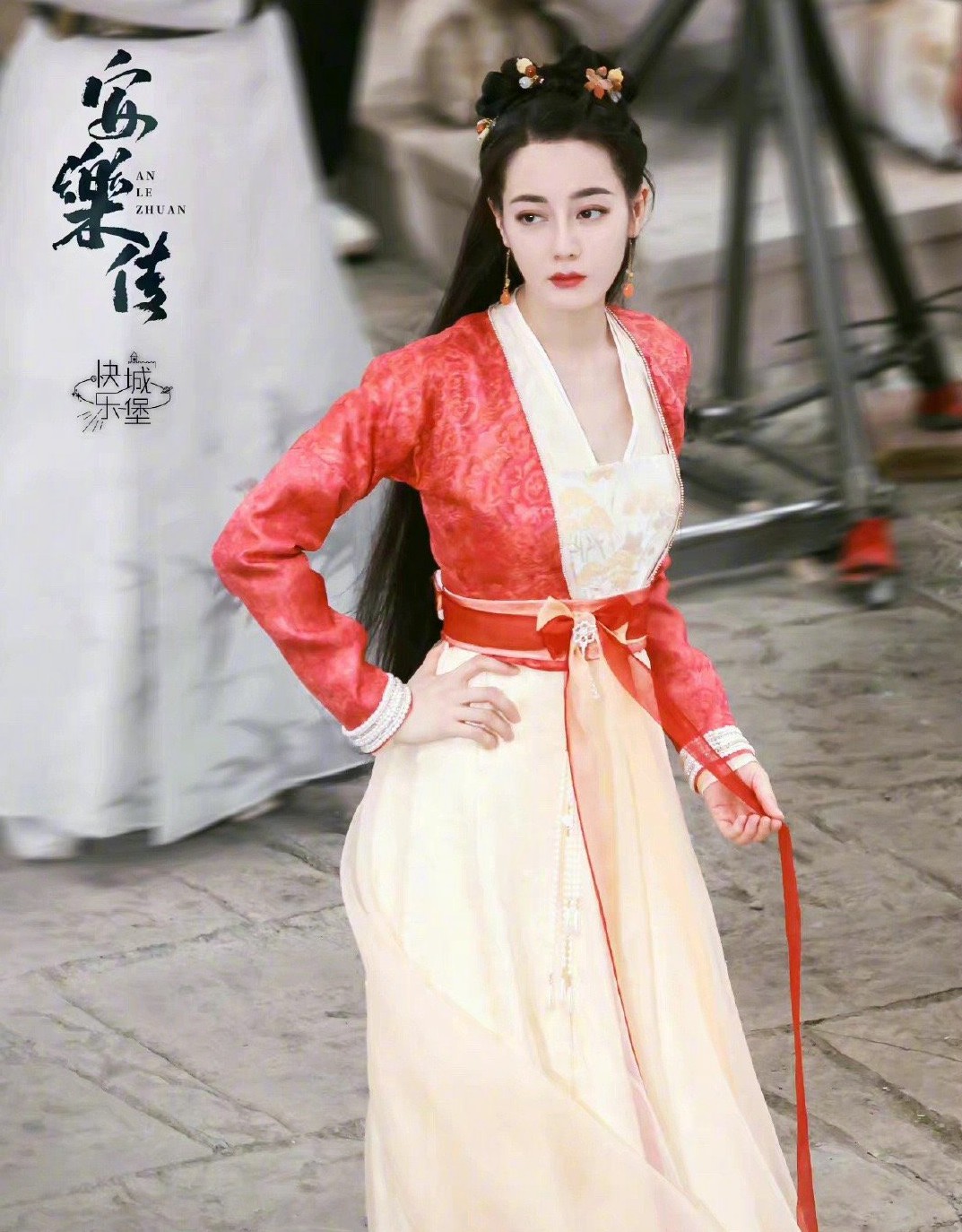 迪丽热巴安乐传白发侧颜路透照侧颜好优越