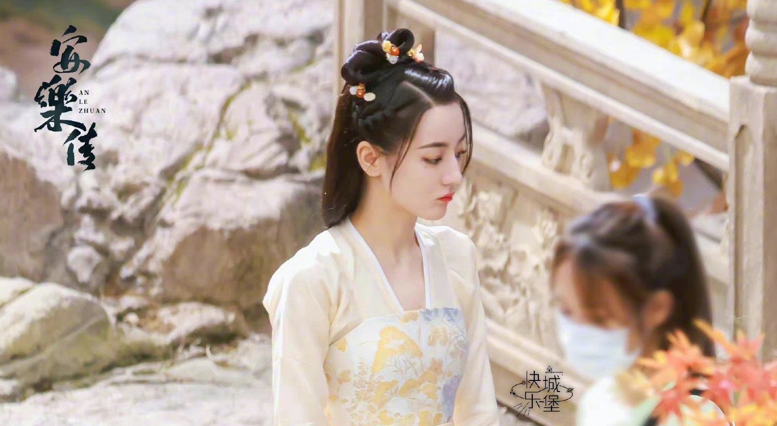 迪丽热巴安乐传白发侧颜路透照侧颜好优越