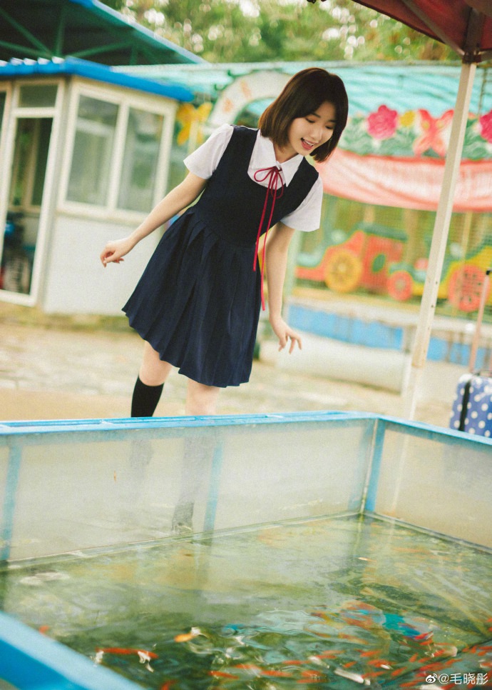毛晓彤jk制服短裙俏皮又可爱写真