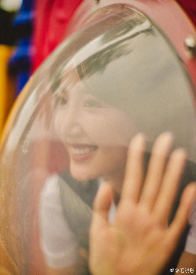 毛晓彤jk制服短裙俏皮又可爱写真