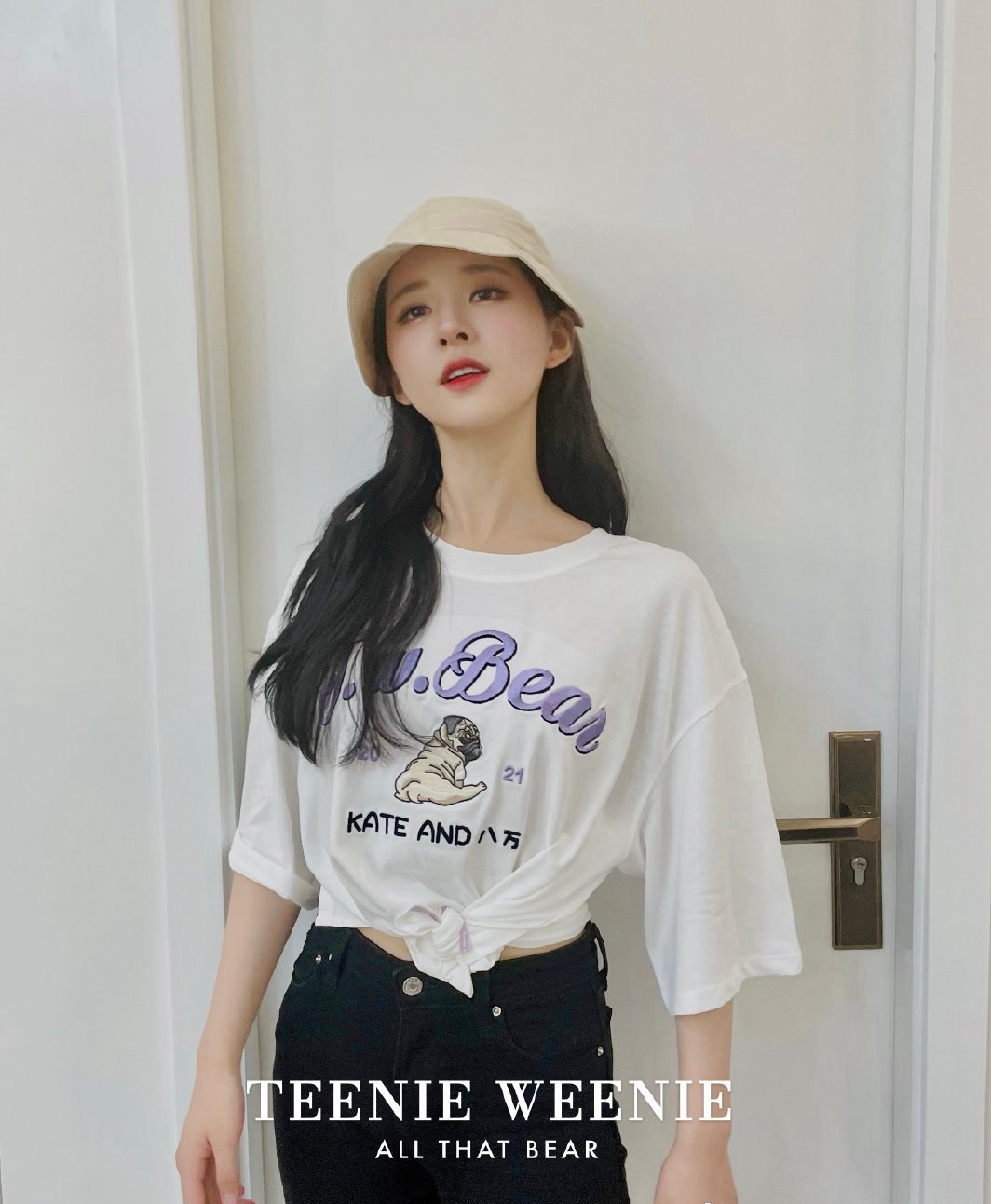 赵露思TeenieWeenie17周年展示特立独行的乖学院风写真