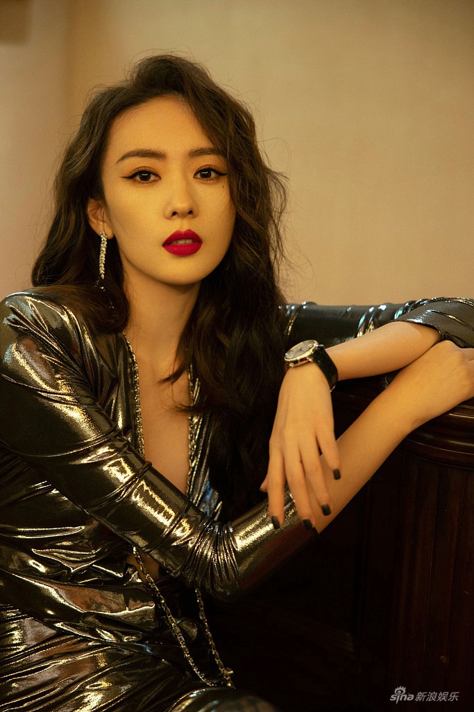 童瑶深V开衩礼服妩媚妖娆写真