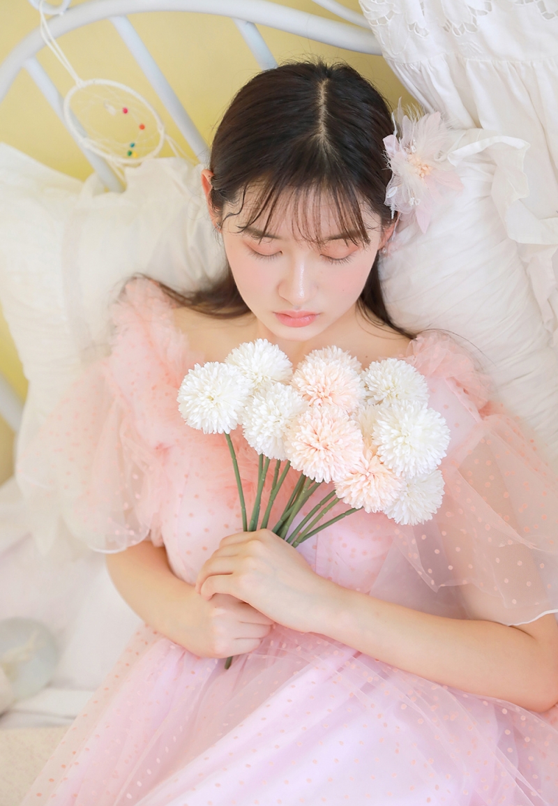 粉嫩小女生光滑牛奶肌室内写真