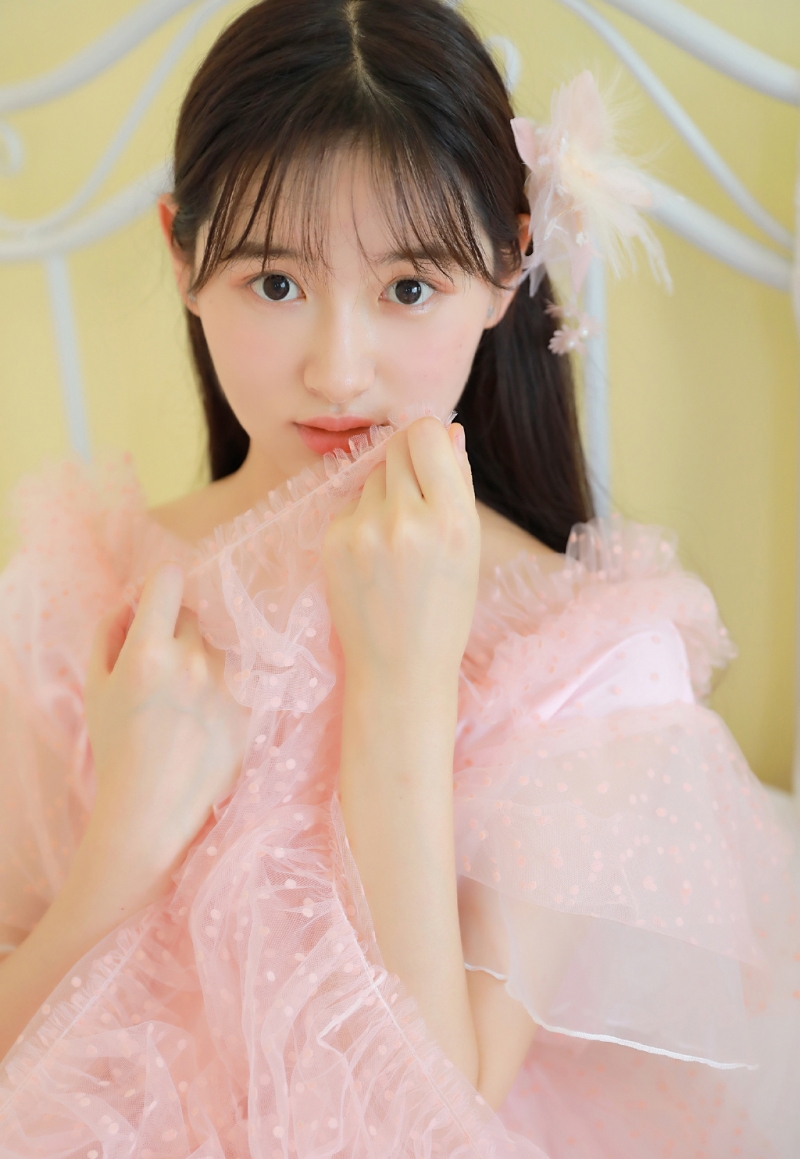 粉嫩小女生光滑牛奶肌室内写真