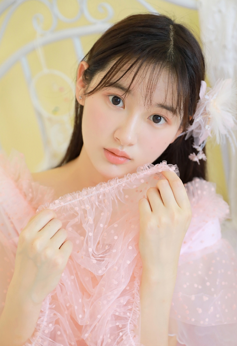 粉嫩小女生光滑牛奶肌室内写真