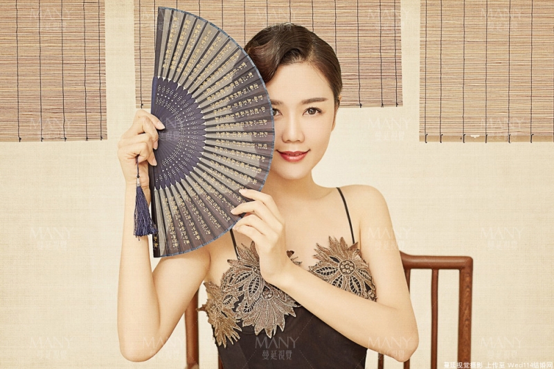 性感熟女前凸后翘风韵犹存写真
