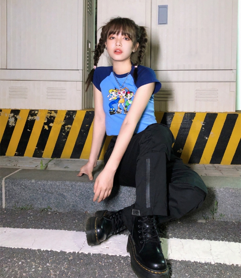 双马尾辫美女辣妹夜景街拍写真