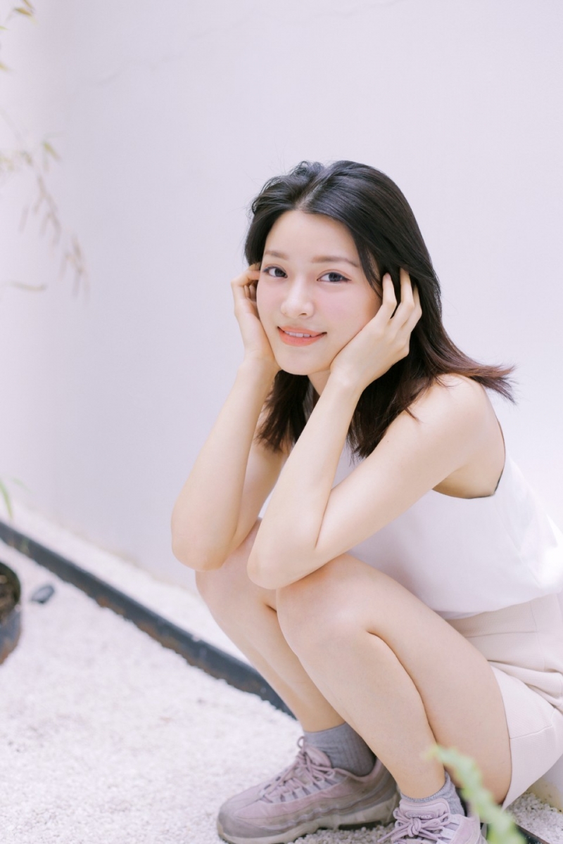 气质美女漂亮脸蛋苗条身材图片