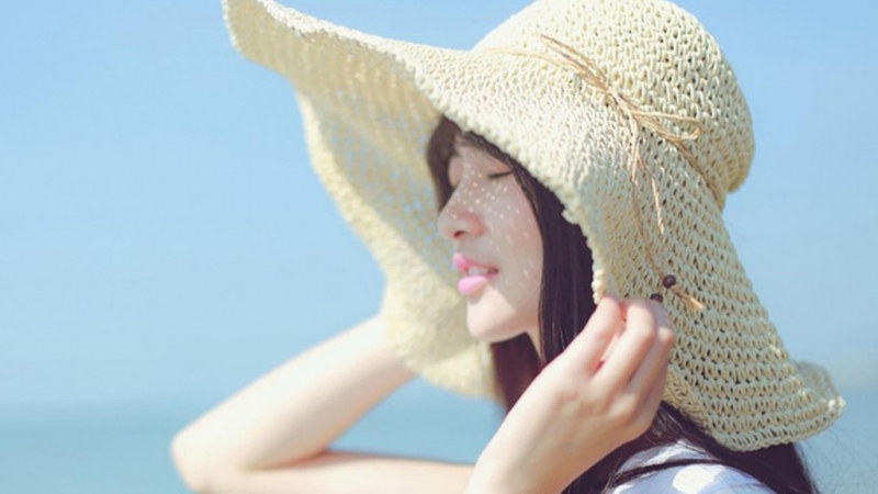海边美女长发飘飘唯美动人写真