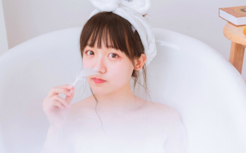 浴缸美女香肩锁骨性感撩人私拍