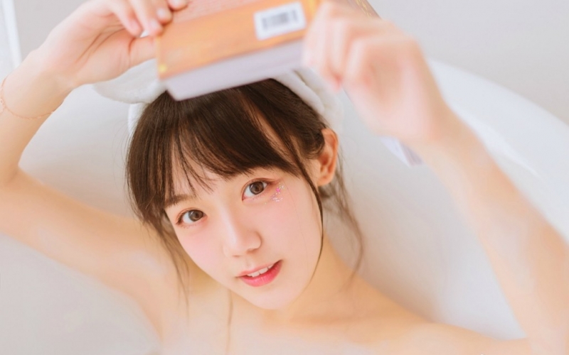 浴缸美女香肩锁骨性感撩人私拍