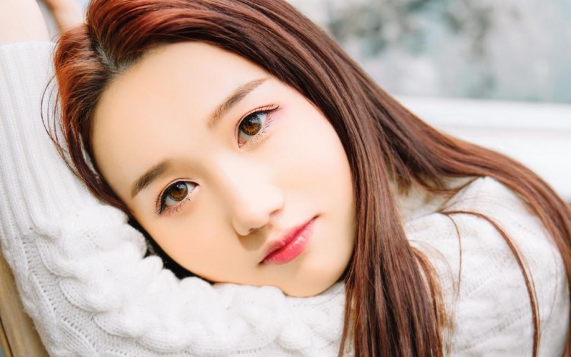 长发美女漂亮脸蛋白里透红图片