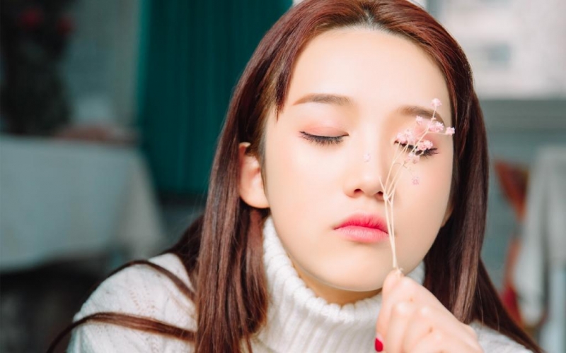 长发美女漂亮脸蛋白里透红图片