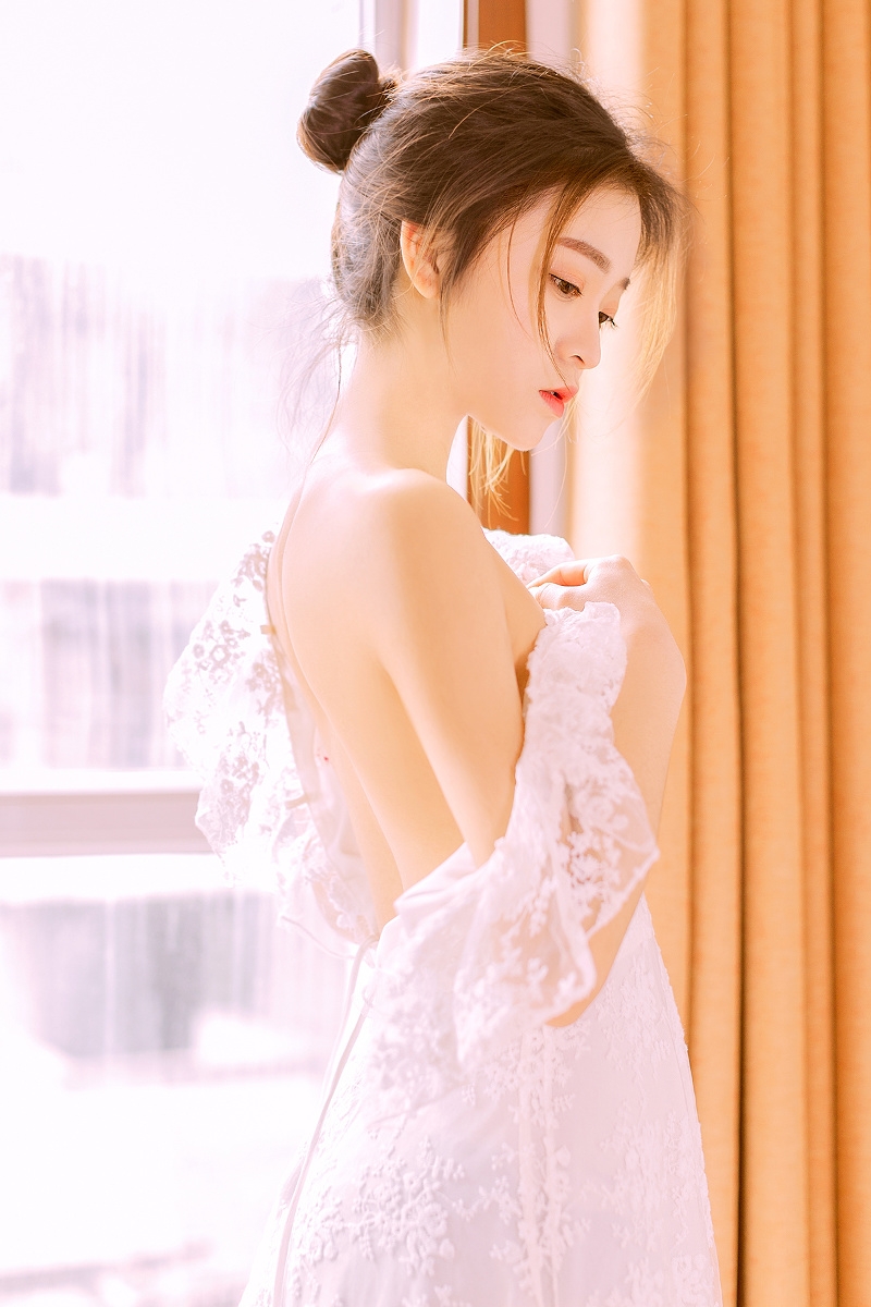婚纱美女香肩美背性感撩人私拍