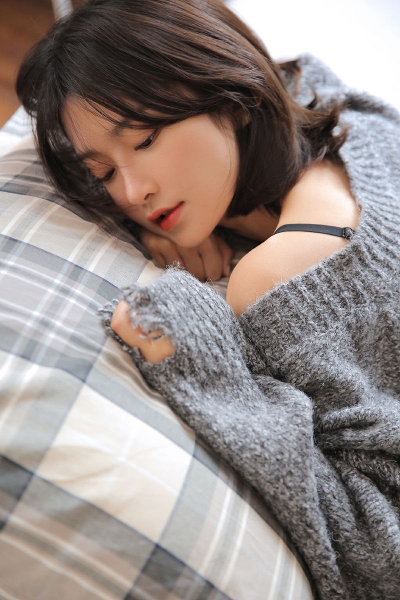 毛衣美女齐肩短发慵懒随性图片