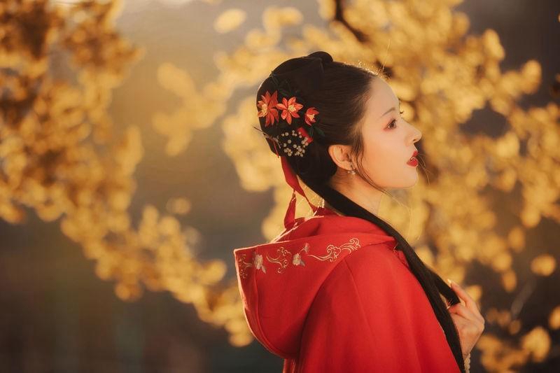 汉服美女红妆素裹妩媚妖娆图片