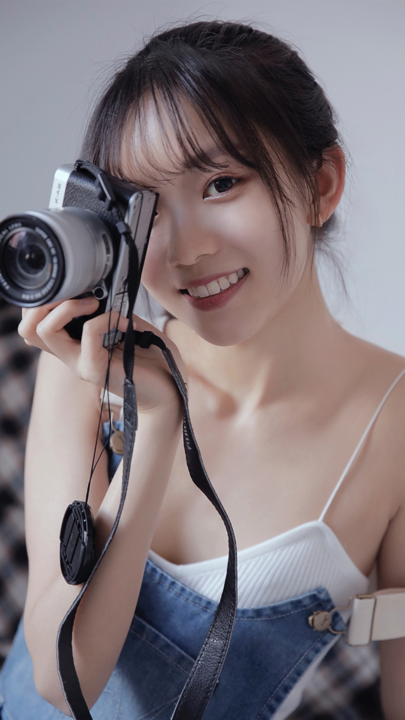 背带裤小姐姐甜美笑容私房写真