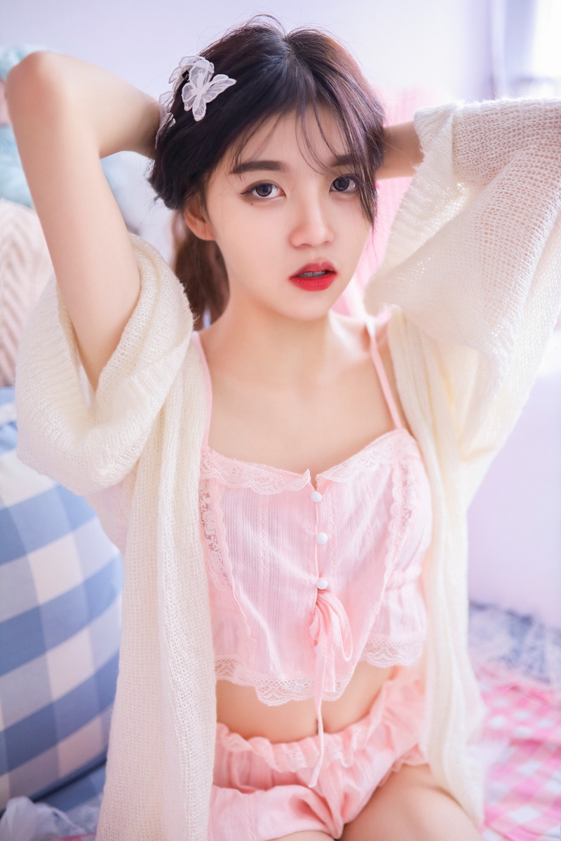 优果网美女红唇清新又美艳美腿艺术写真