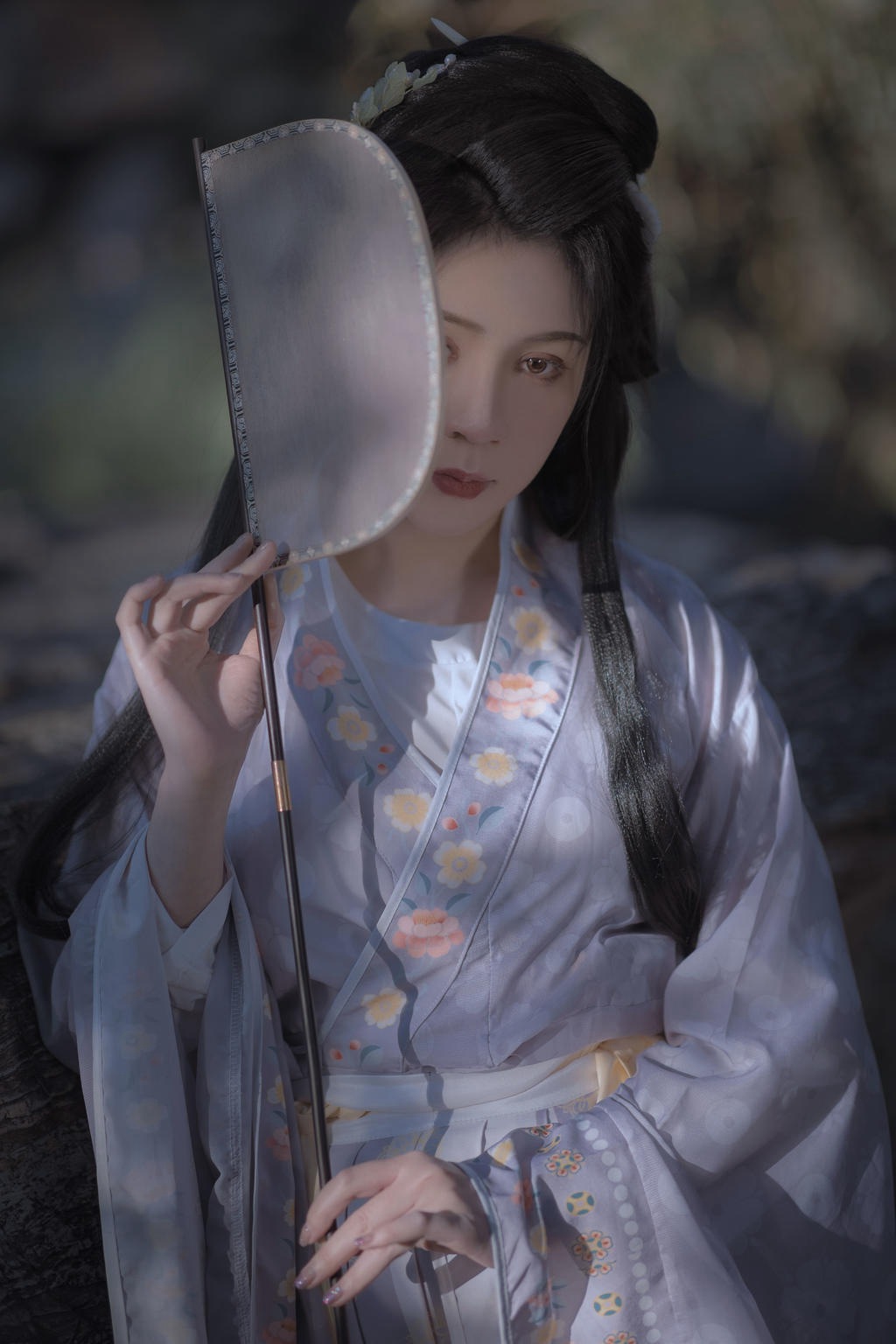 长发及腰古装美女秀色可餐图片
