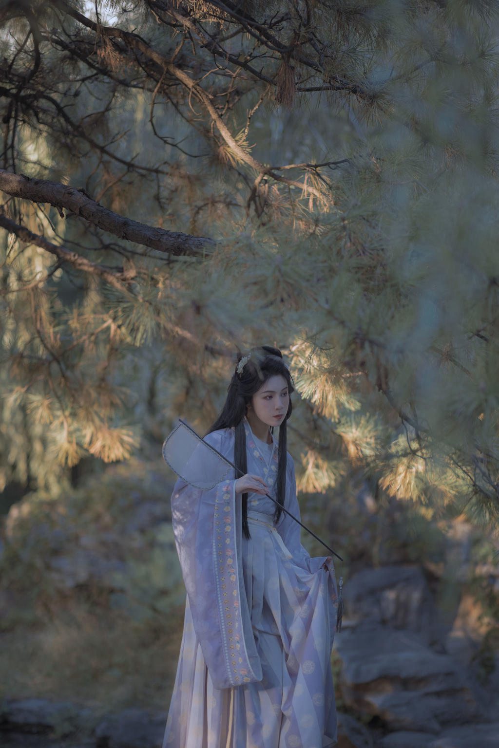 长发及腰古装美女秀色可餐图片