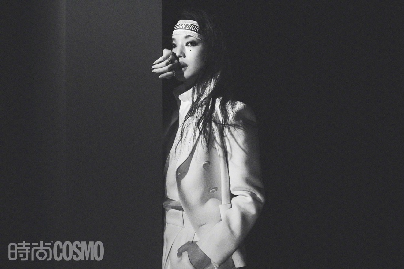 舒淇《时尚cosmo》黑色泪滴酷飒冷艳封面写真