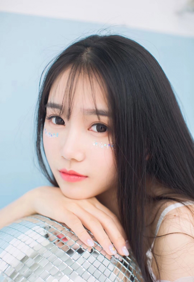 迷人美女极品透视湿身诱惑私拍