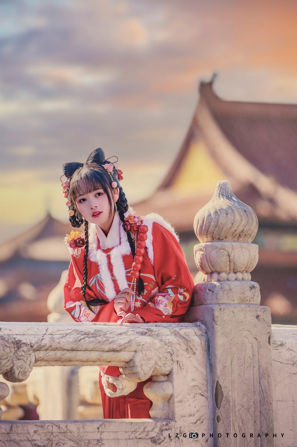 汉服少女红妆素裹明媚娇俏图片