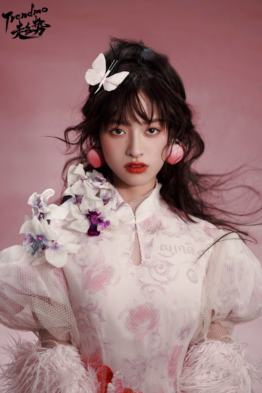 沈月泪痕妆《trendmo》写真易碎感氛围拉满 ​