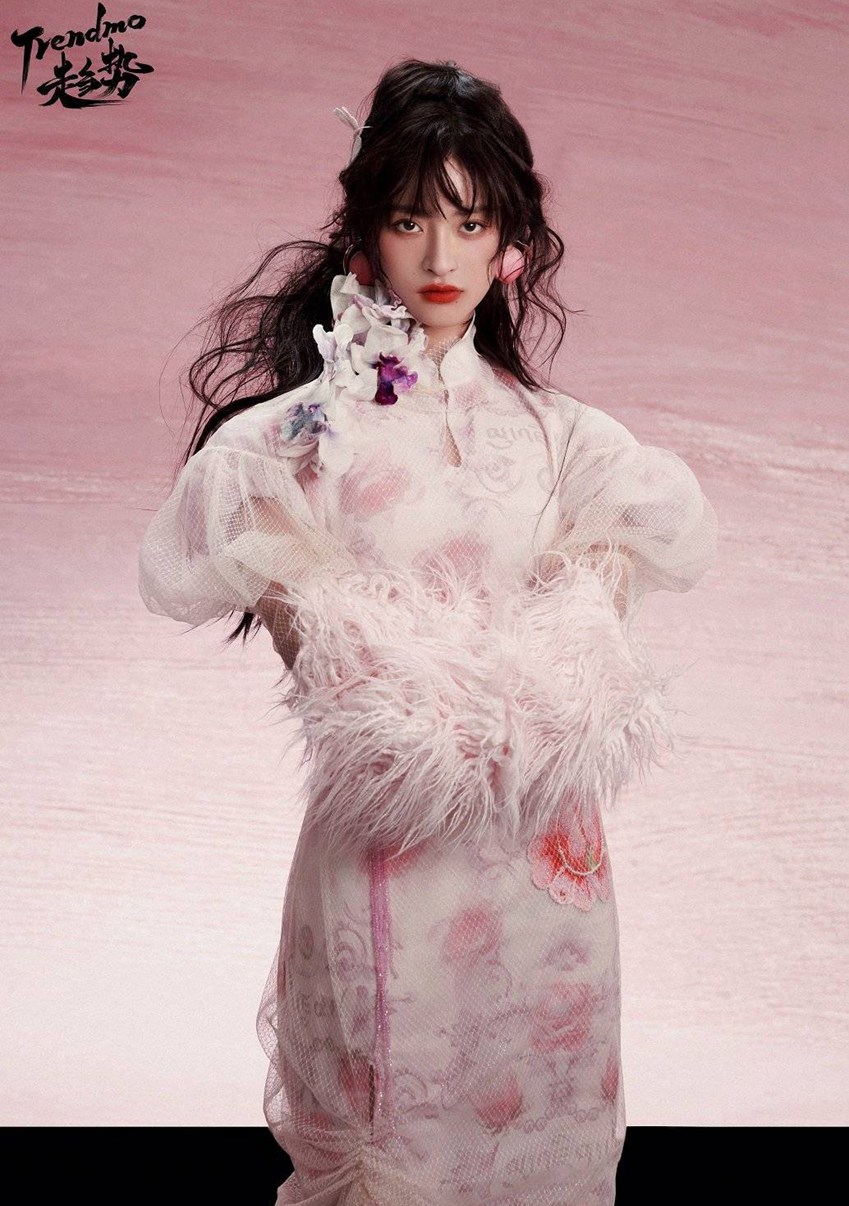沈月泪痕妆《trendmo》写真易碎感氛围拉满 ​