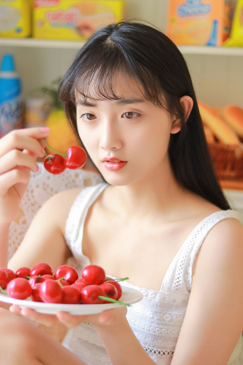 黑长直发美女萝莉白丝美腿图片