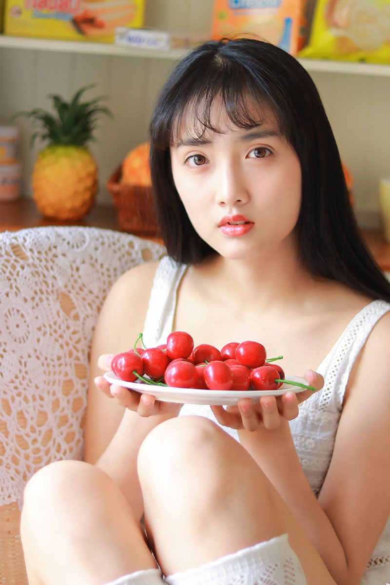 黑长直发美女萝莉白丝美腿图片