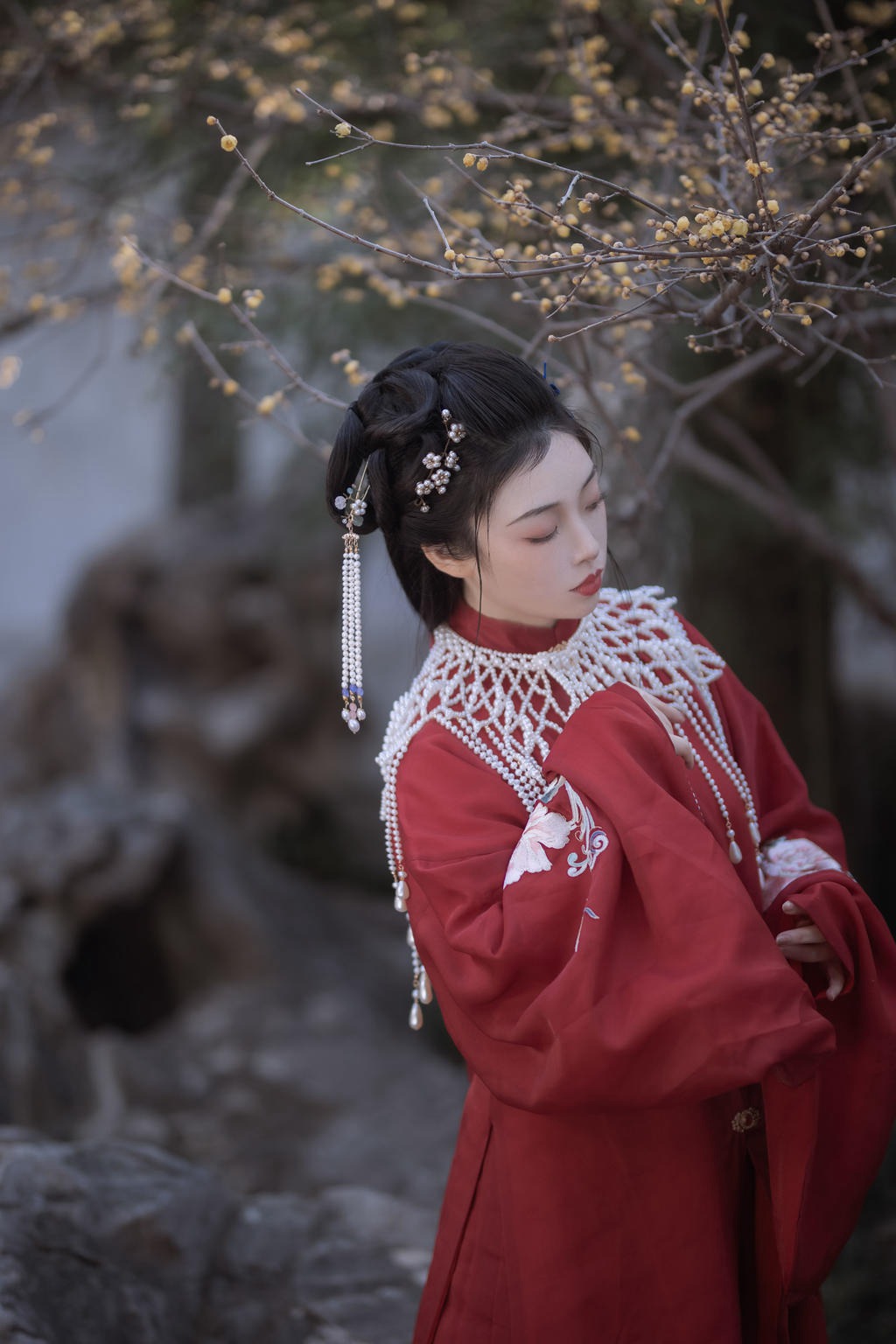 古代美女红妆素裹明媚娇俏图片