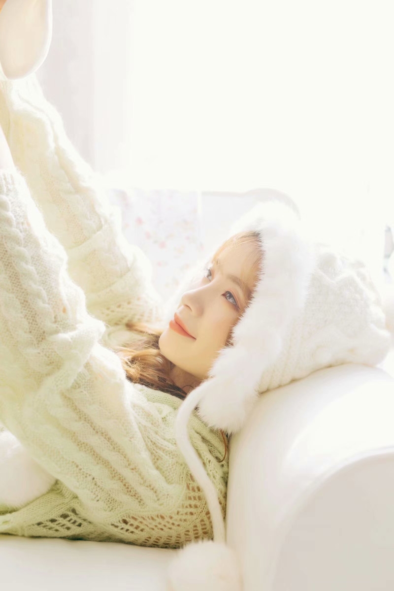 皮肤白皙性情温柔的美女性感美腿私密写真