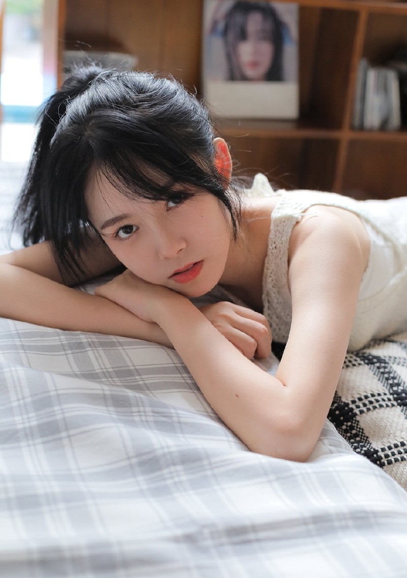 牛仔裤美女清爽高马尾私房写真