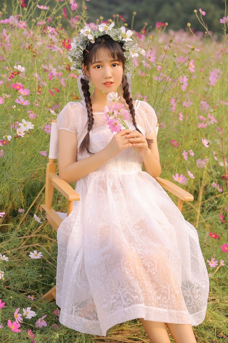 花环少女蕾丝白裙唯美动人写真