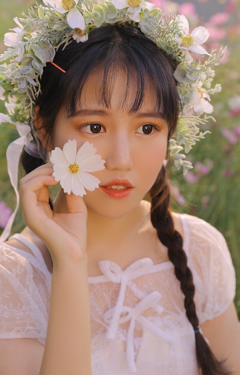 花环少女蕾丝白裙唯美动人写真