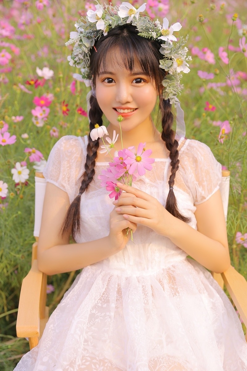 花环少女蕾丝白裙唯美动人写真