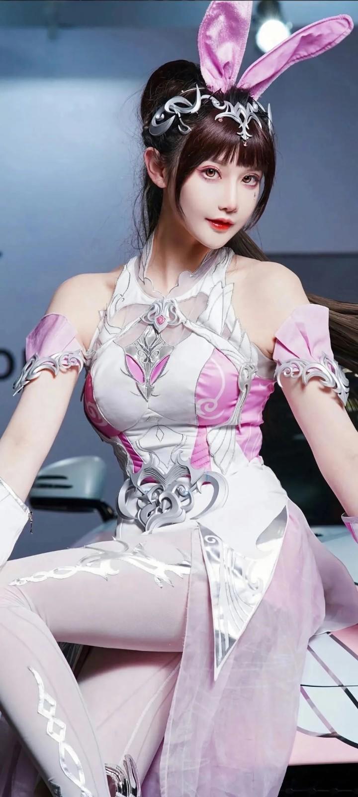 美女车模白丝美腿性感撩人私拍
