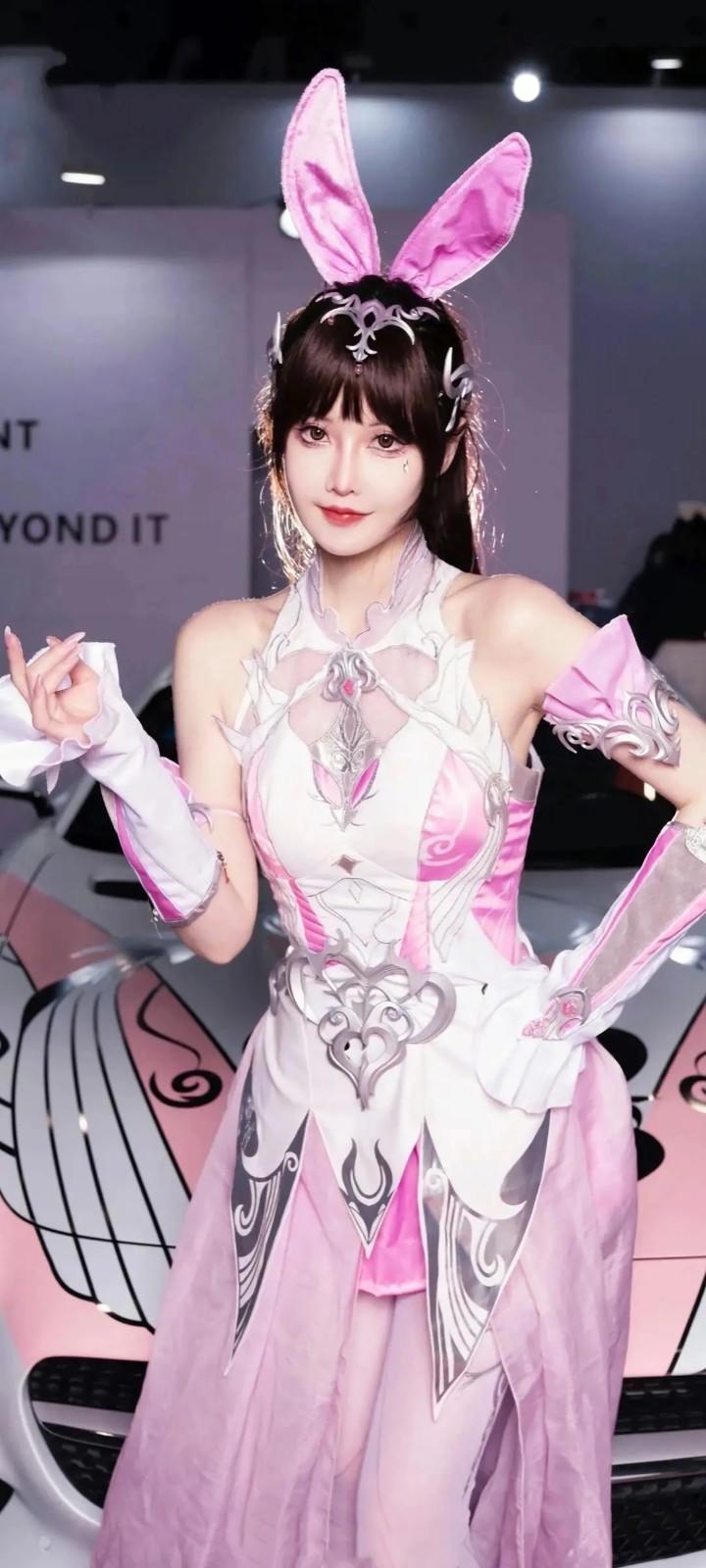 美女车模白丝美腿性感撩人私拍